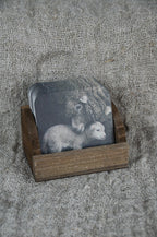 Vilten onderzetters (schaap met lam) in houten houder